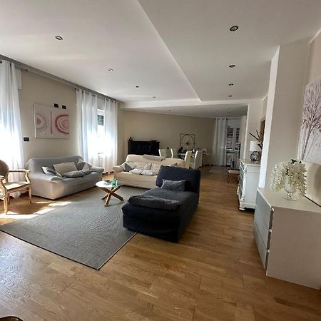 Luxury Center Appartment Novi Ligure Bagian luar foto