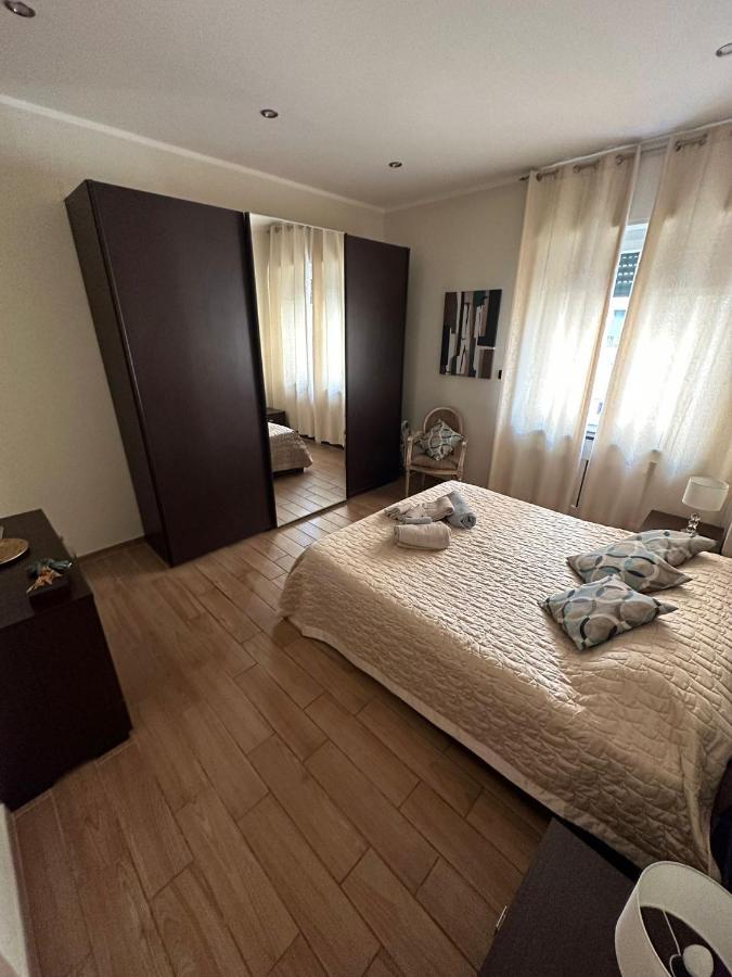 Luxury Center Appartment Novi Ligure Bagian luar foto