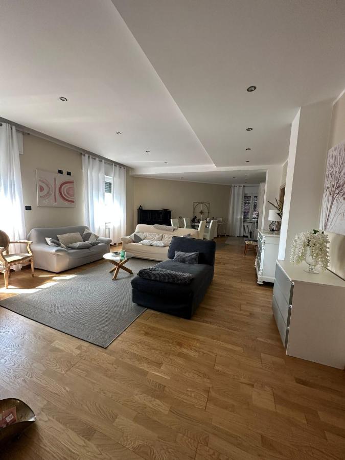 Luxury Center Appartment Novi Ligure Bagian luar foto